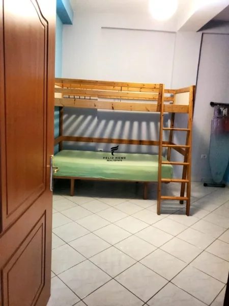 Tirane, jepet me qera apartament 3+1+Ballkon Kati 2, 150 m² 500 € (SAUK)