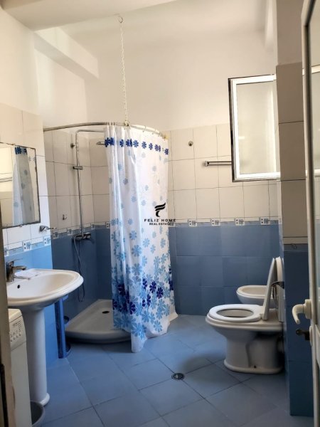 Tirane, jepet me qera apartament 3+1+Ballkon Kati 2, 150 m² 500 € (SAUK)