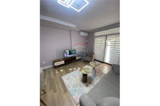 Tirane, jepet me qera apartament 1+1+Ballkon Kati 6, 67 m² 600 € (RRUGA E KAVAJES)