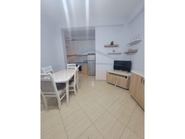 Tirane, jepet me qera 1+1 Kati 1, 50 m² 350 € (Porcelan)
