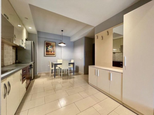 Tirane, jepet me qera apartament 2+1+Ballkon Kati 10, 92 m² 700 € (Komuna e Parisit)