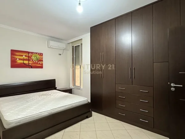 Tirane, jepet me qera apartament 3+1 Kati 1, 130 m² 400 € (fresk)