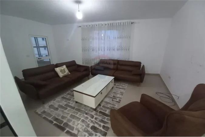 Tirane, jepet me qera apartament 2+1 Kati 5, 91 m² 400 € (kompleksi fratari)
