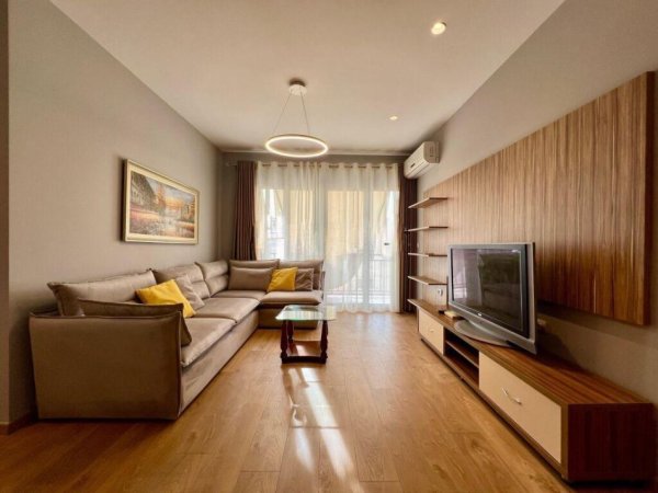 Tirane, jepet me qera apartament 2+1+Ballkon Kati 10, 90 m² 700 € (Komuna e Parisit)