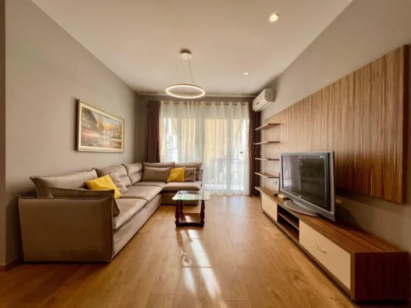 Tirane, jepet me qera apartament 2+1+Ballkon Kati 10, 90 m² 700 € (Komuna e Parisit)