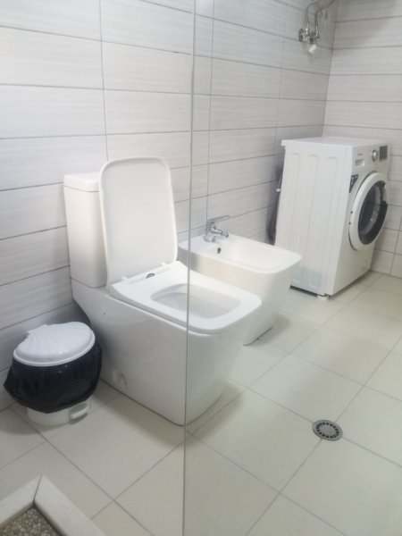 Tirane, jepet me qera apartament 1+1+Ballkon Kati 3, 68 m² 500 € (Rruga Peti)