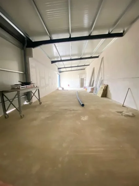 Tirane, jepet me qera magazine Kati 0, 130 m² 700 € (Sauk)