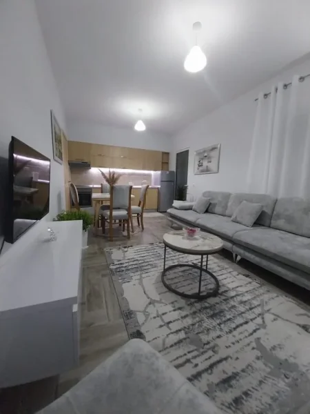Tirane, jepet me qera apartament 1+1 Kati 3, 100 m² 600 € (Bilal Sina)