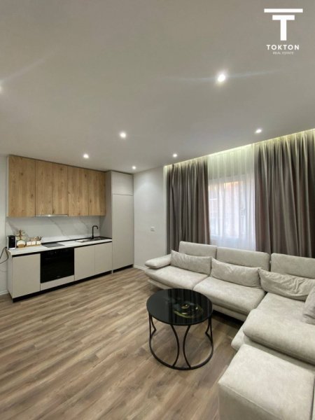 Tirane, jepet me qera apartament 2+1 Kati 1, 75 m² 900 € (Rruga Bogdaneve) TT 1142