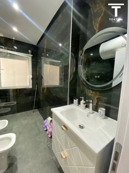 Tirane, jepet me qera apartament 2+1 Kati 1, 75 m² 900 € (Rruga Bogdaneve) TT 1142