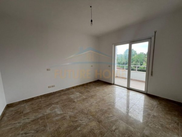 Shkembi Kavajes, shitet apartament 2+1+Ballkon Kati 2, 93 m² 85.000 € (Shkembi-Kavajes)