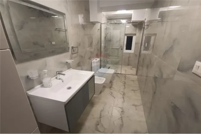 Tirane, jepet me qera apartament 2+1 Kati 1, 75 m² 750 € (Bardhok Biba)