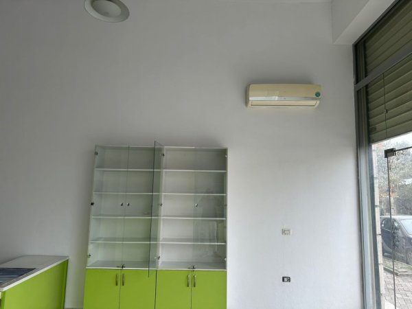 Tirane, jepet me qera ambjent biznesi Kati 0, 54 m² 400 € (Rr. Endri Keko)