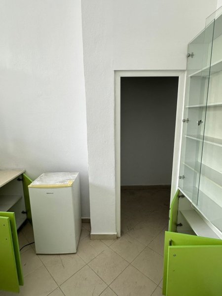 Tirane, jepet me qera ambjent biznesi Kati 0, 54 m² 400 € (Rr. Endri Keko)