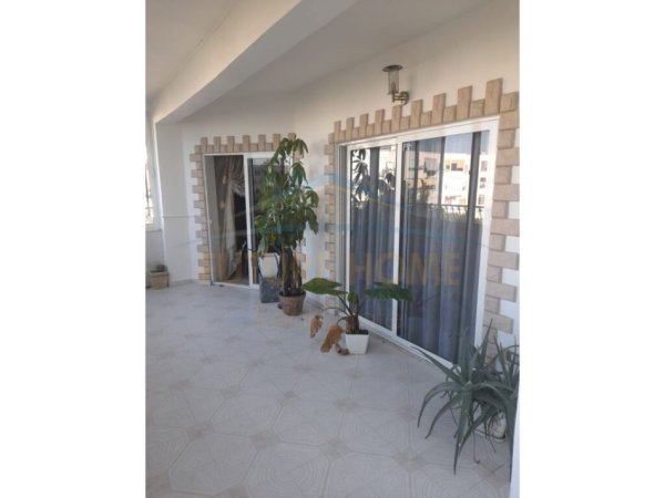 Durres, shitet apartament 3+1+Aneks+Ballkon Kati 3, 196 m² 140.000 € (Kryqi-Kuq , Durres)