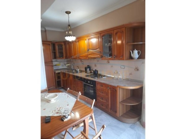 Durres, shitet apartament 3+1+Aneks+Ballkon Kati 3, 196 m² 140.000 € (Kryqi-Kuq , Durres)