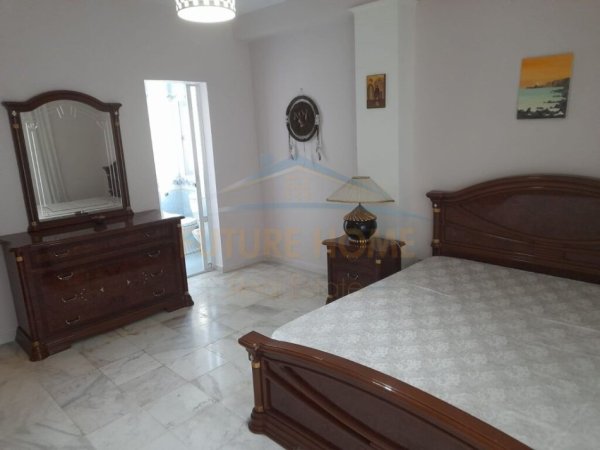 Durres, shitet apartament 3+1+Aneks+Ballkon Kati 3, 196 m² 140.000 € (Kryqi-Kuq , Durres)