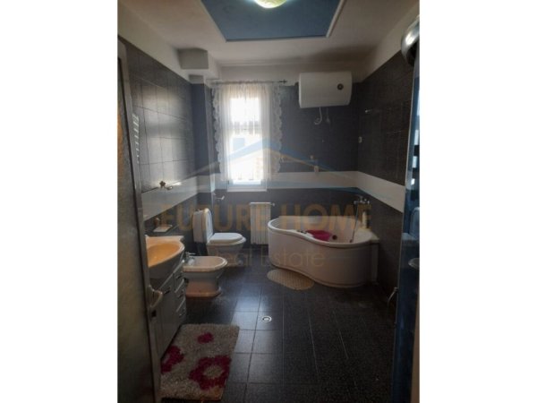 Durres, shitet apartament 3+1+Aneks+Ballkon Kati 3, 196 m² 140.000 € (Kryqi-Kuq , Durres)
