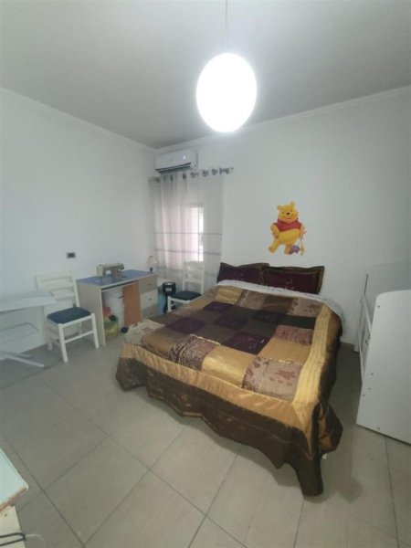 Tirane, jepet me qera Vile 4+1 Kati 2, 500 m² 2.000 € (Kodra Diellit)