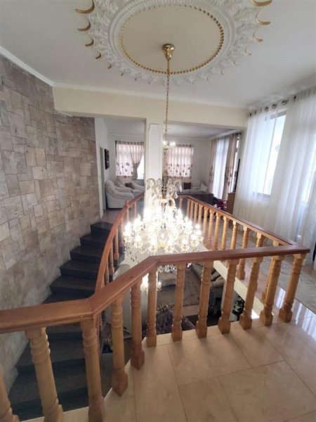 Tirane, jepet me qera Vile 4+1 Kati 2, 500 m² 2.000 € (Kodra Diellit)