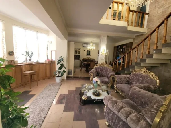 Tirane, jepet me qera Vile 4+1 Kati 2, 500 m² 2.000 € (Kodra Diellit)