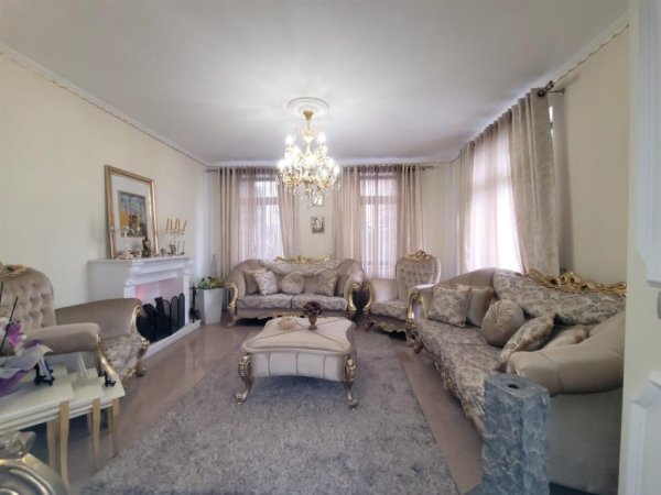 Tirane, jepet me qera Vile 4+1 Kati 2, 500 m² 2.000 € (Kodra Diellit)