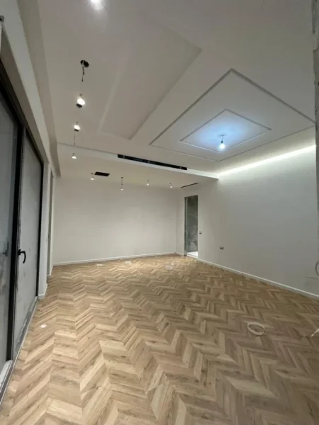 Tirane, jepet me qera zyre Kati 8, 164 m² 1.800 € (Rruga e Kavajes)