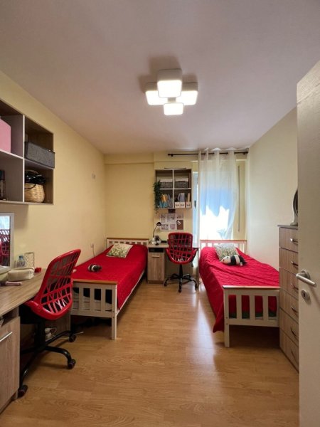 Tirane, shitet apartament 2+1+Ballkon Kati 4, 95 m² 170.000 € i diskutueshem (Rruga Stavri Themeli, Perballe Delijorgjit)