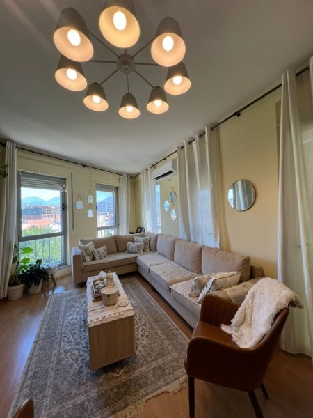 Tirane, shitet apartament 2+1+Ballkon Kati 4, 95 m² 170.000 € i diskutueshem (Rruga Stavri Themeli, Perballe Delijorgjit)