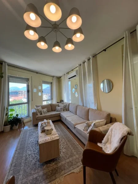 Tirane, shitet apartament 2+1+Ballkon Kati 4, 95 m² 170.000 € i diskutueshem (Rruga Stavri Themeli, Perballe Delijorgjit)