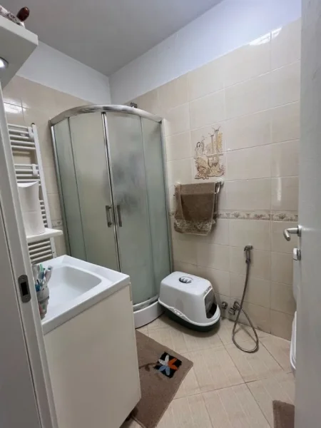 Tirane, shitet apartament 2+1+Ballkon Kati 4, 95 m² 170.000 € i diskutueshem (Rruga Stavri Themeli, Perballe Delijorgjit)
