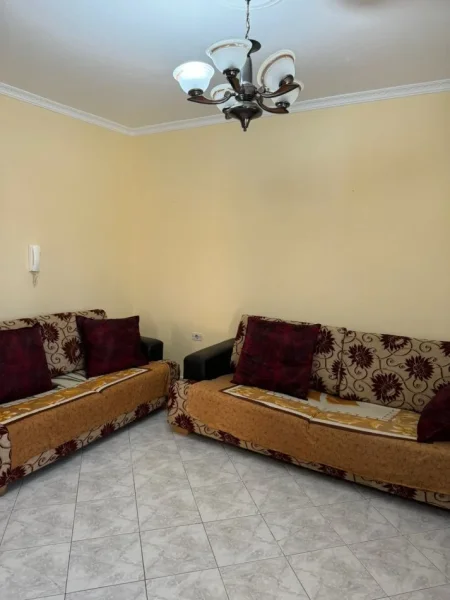 Tirane, jepet me qera apartament 2+1+Ballkon Kati 5, 100 m² 500 € (Rruga Ferit Xhajko , te ish restorant durrsi)