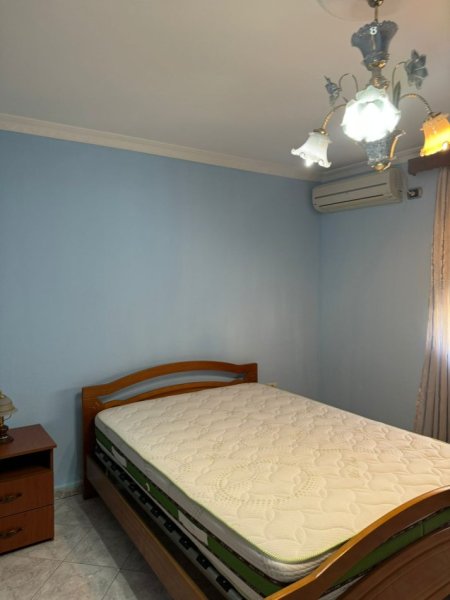 Tirane, jepet me qera apartament 2+1+Ballkon Kati 5, 100 m² 500 € (Rruga Ferit Xhajko , te ish restorant durrsi)
