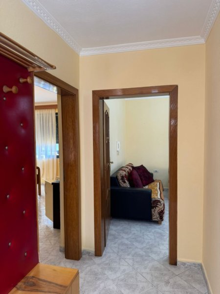 Tirane, jepet me qera apartament 2+1+Ballkon Kati 5, 100 m² 500 € (Rruga Ferit Xhajko , te ish restorant durrsi)