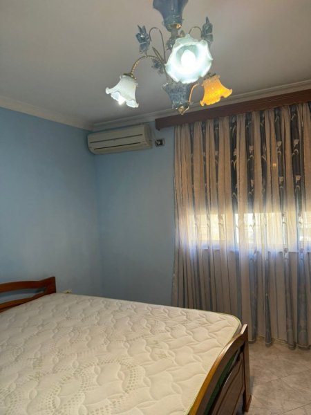 Tirane, jepet me qera apartament 2+1+Ballkon Kati 5, 100 m² 500 € (Rruga Ferit Xhajko , te ish restorant durrsi)