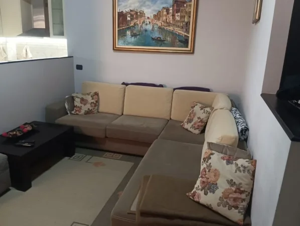 Tirane, shes Kend _kolltuke ambient ndenjjeje 250 €