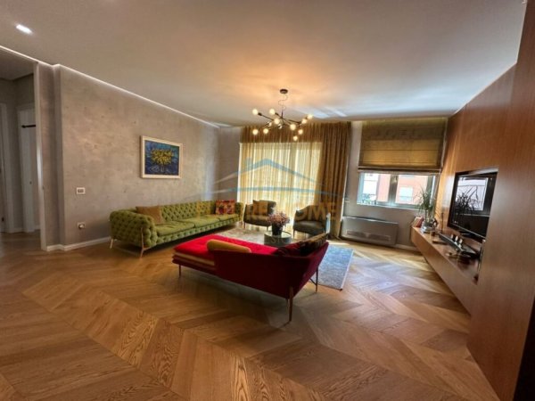 Tirane, shitet apartament 3+1+Ballkon , 267 m² 800.000 € (RRUGA KAVAJES, DELIJORGJI)