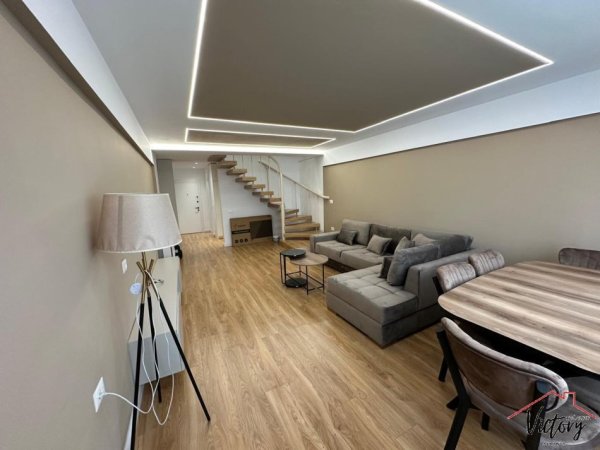 Tirane, jepet me qera apartament duplex 2+1 Kati 2, 100 m² 1.500 € 