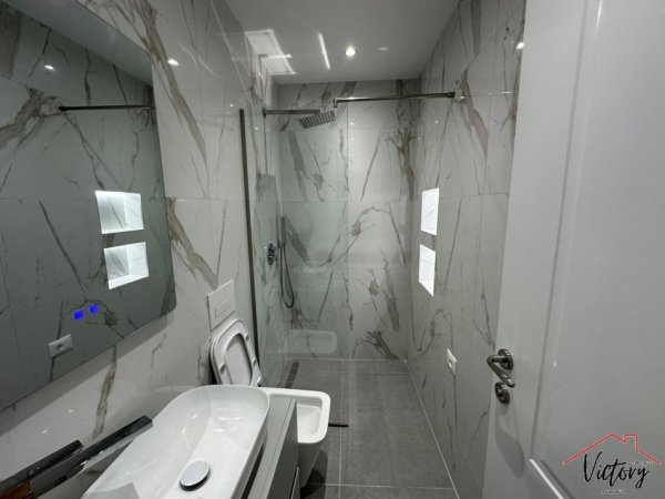 Tirane, jepet me qera apartament duplex 2+1 Kati 2, 100 m² 1.500 € 