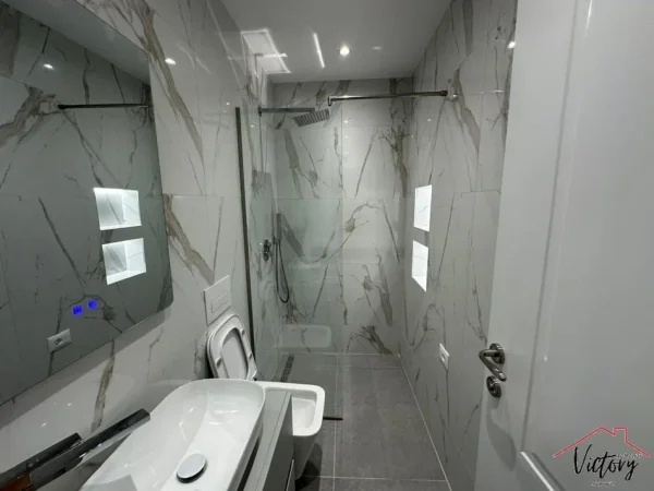 Tirane, jepet me qera apartament duplex 2+1 Kati 2, 100 m² 1.500 € 