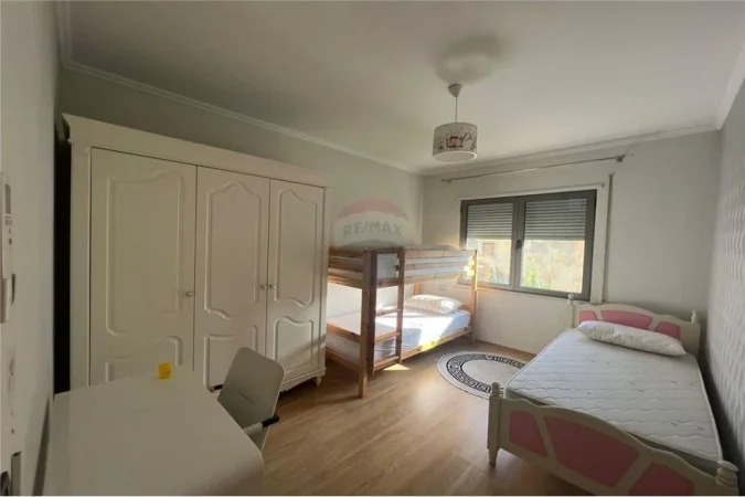 Tirane, jepet me qera apartament 2+1 Kati 2, 100 m² 600 € (Apartament 2+1 me qira ne Rrugen e Dibres)