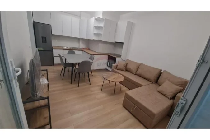Tirane, jepet me qera apartament 2+1 , 73 m² 650 € (Apartament 2+1 për Qira tek Ish Fusha e Aviacionit)