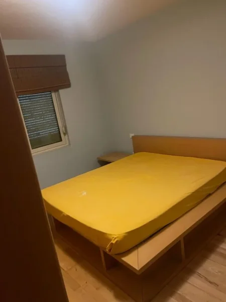 Tirane, jepet me qera apartament 2+1 Kati 4, 70 m² 480 € (QSUT)