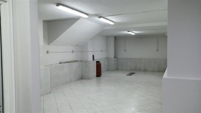 Tirane, jepet me qera ambjent biznesi Kati 1, 109 m² 468 € (Ish Parku)
