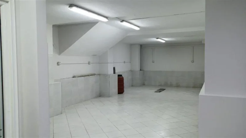 Tirane, jepet me qera ambjent biznesi Kati 1, 109 m² 468 € (Ish Parku)