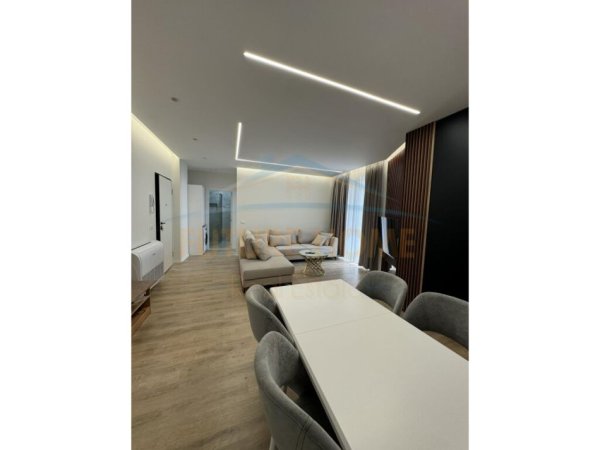Tirane, jepet me qera apartament 2+1+Ballkon Kati 5, 102 m² 800 € (BULEVARDI I RI)