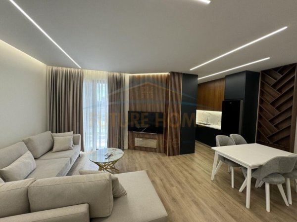 Tirane, jepet me qera apartament 2+1+Ballkon Kati 5, 102 m² 800 € (BULEVARDI I RI)