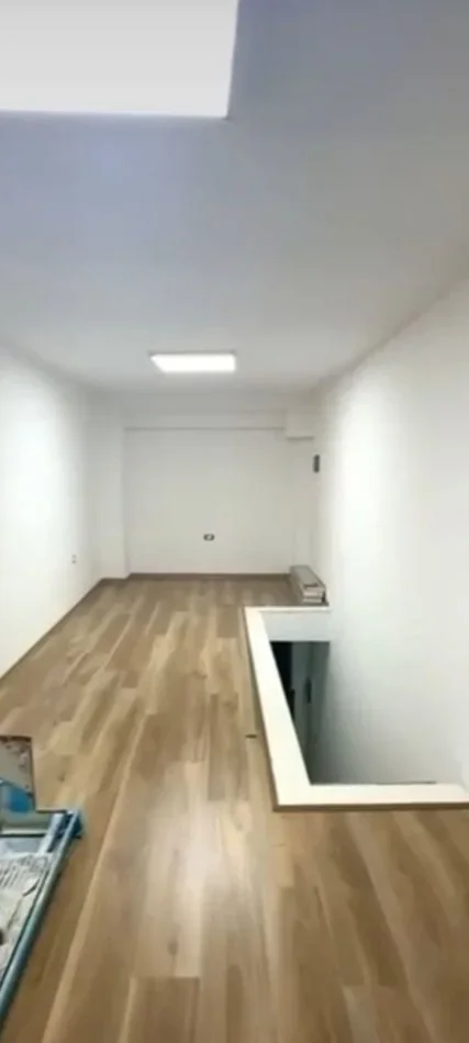 Tirane, jepet me qera dyqan Kati 1, 40 m² 400 € (Myslym Shyri)