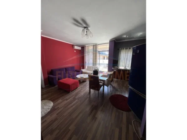 Tirane, jepet me qera apartament 2+1 Kati 7, 94 m² 450 € (UNAZA E RE)