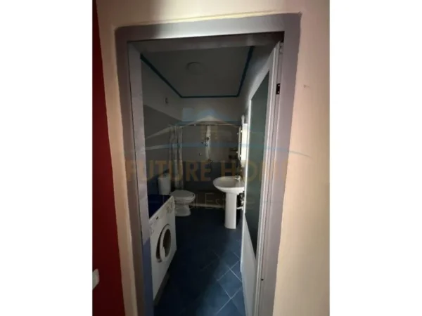 Tirane, jepet me qera apartament 2+1 Kati 7, 94 m² 450 € (UNAZA E RE)